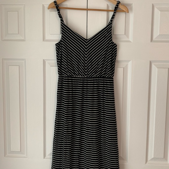 Women’s Black & White Dresses & Shirts. Pick your piece for $20 or Make offer! - Picture 5 of 12